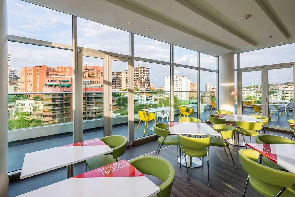 Hampton By Hilton Bucaramanga Hotel Restaurant photo